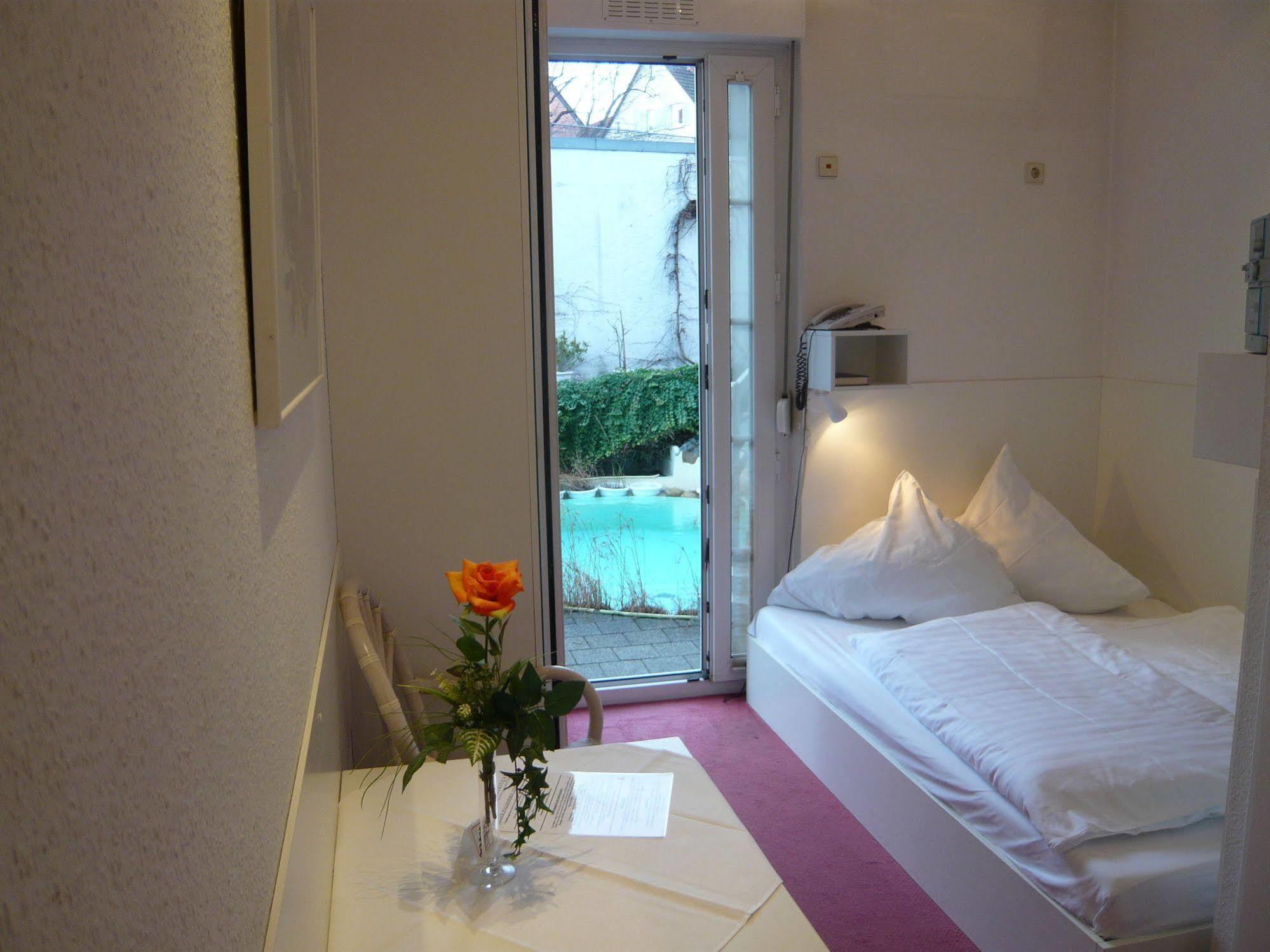 Relax Hotel & Spa Stuttgart Bagian luar foto